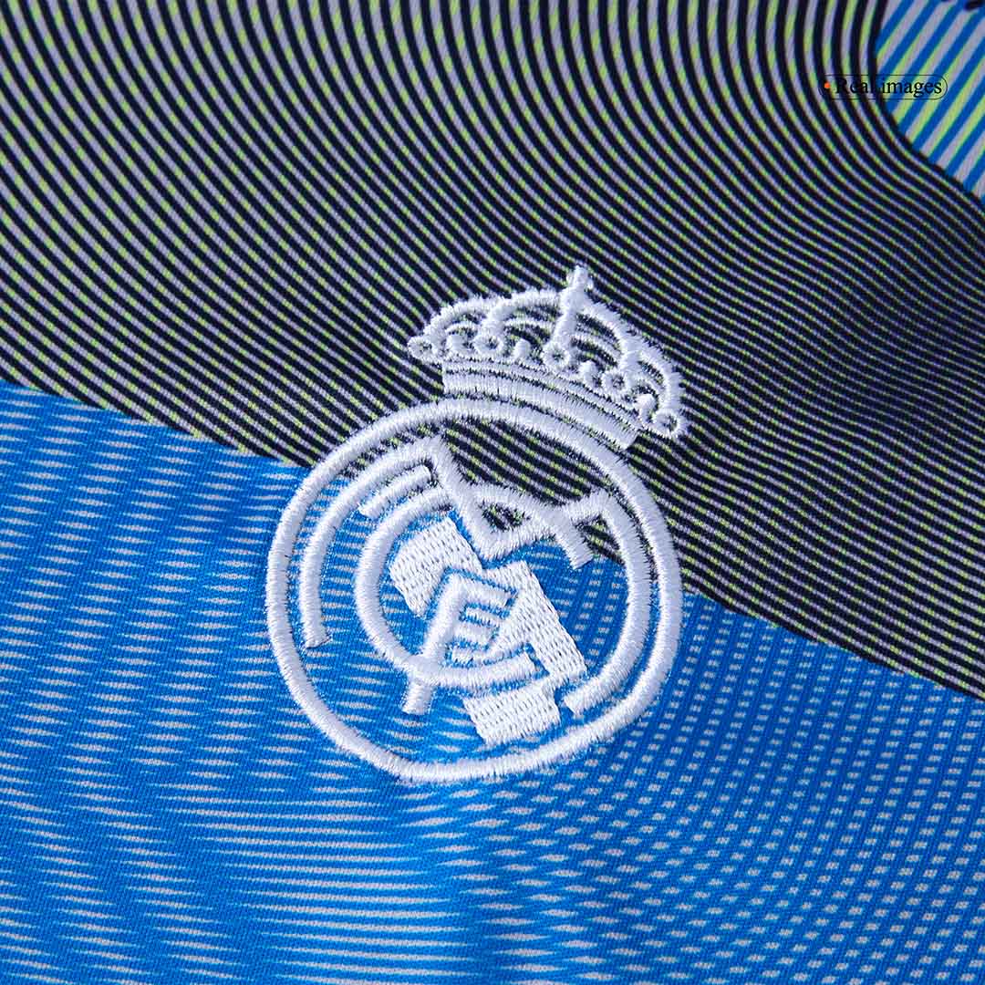 Kratki rokavi Real Madrida za sezono 2025/26 pred tekmo