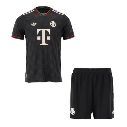 Tretji nogometni dres Bayerna iz Münchna za sezono 2025/26